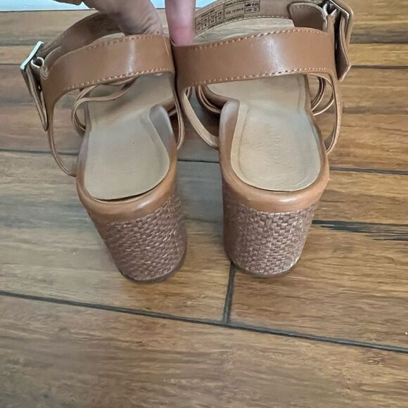 Vionic Tan Leather Peony Woven Block Heeled Sandals 10 - Picture 4 of 8